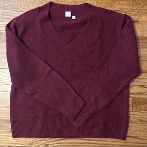 GAP Women's V-Neck Sweater in Burgundy